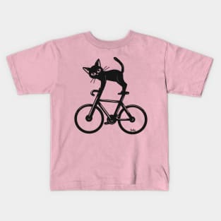 Cat loves a bike Kids T-Shirt